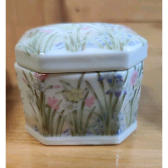 Vintage Takahashi San Francisco Small Ceramic "Iris" Trinket Box Jewelry W/ Lid - Picture 1 of 8